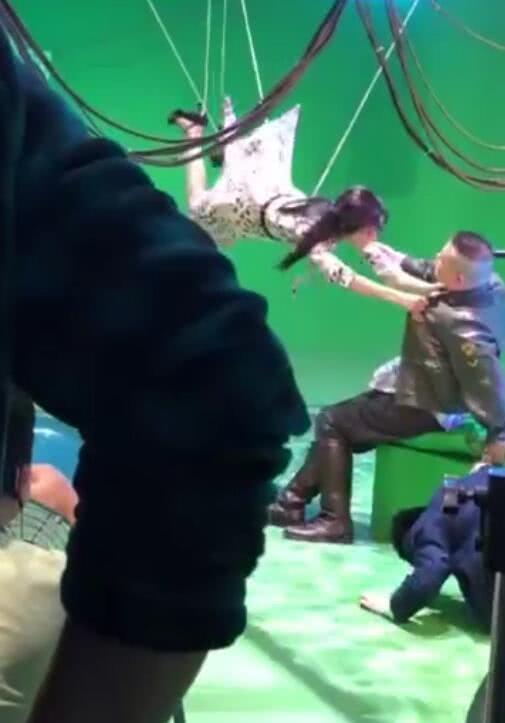 吊威亚视频,揭秘吊威亚背后的惊险与魅力