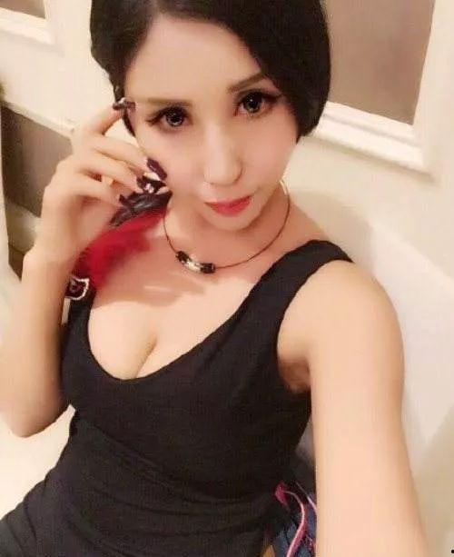 娜依灵儿舌头视频