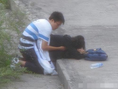 学生拥抱接吻视频,学生拥抱接吻温馨瞬间回顾